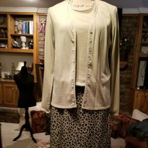 A long sleeve and tank with a green leopard print.